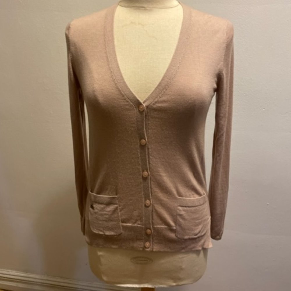 Rare Lacoste superfine wool dusty pink V-neck cardigan with designer details